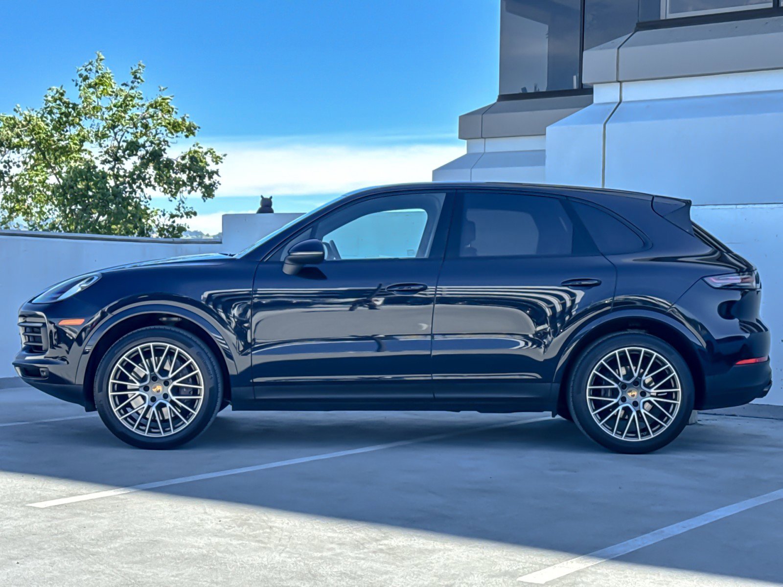 Certified 2023 Porsche Cayenne Platinum Edition image 2