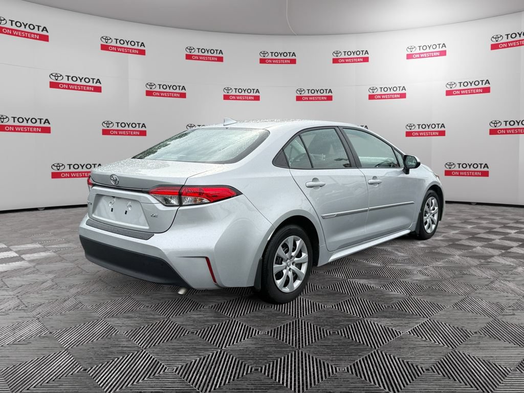 Certified 2025 Toyota Corolla LE FWD image 5