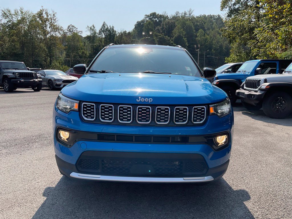 Used 2025 Jeep Compass Limited AWD/4WD image 2