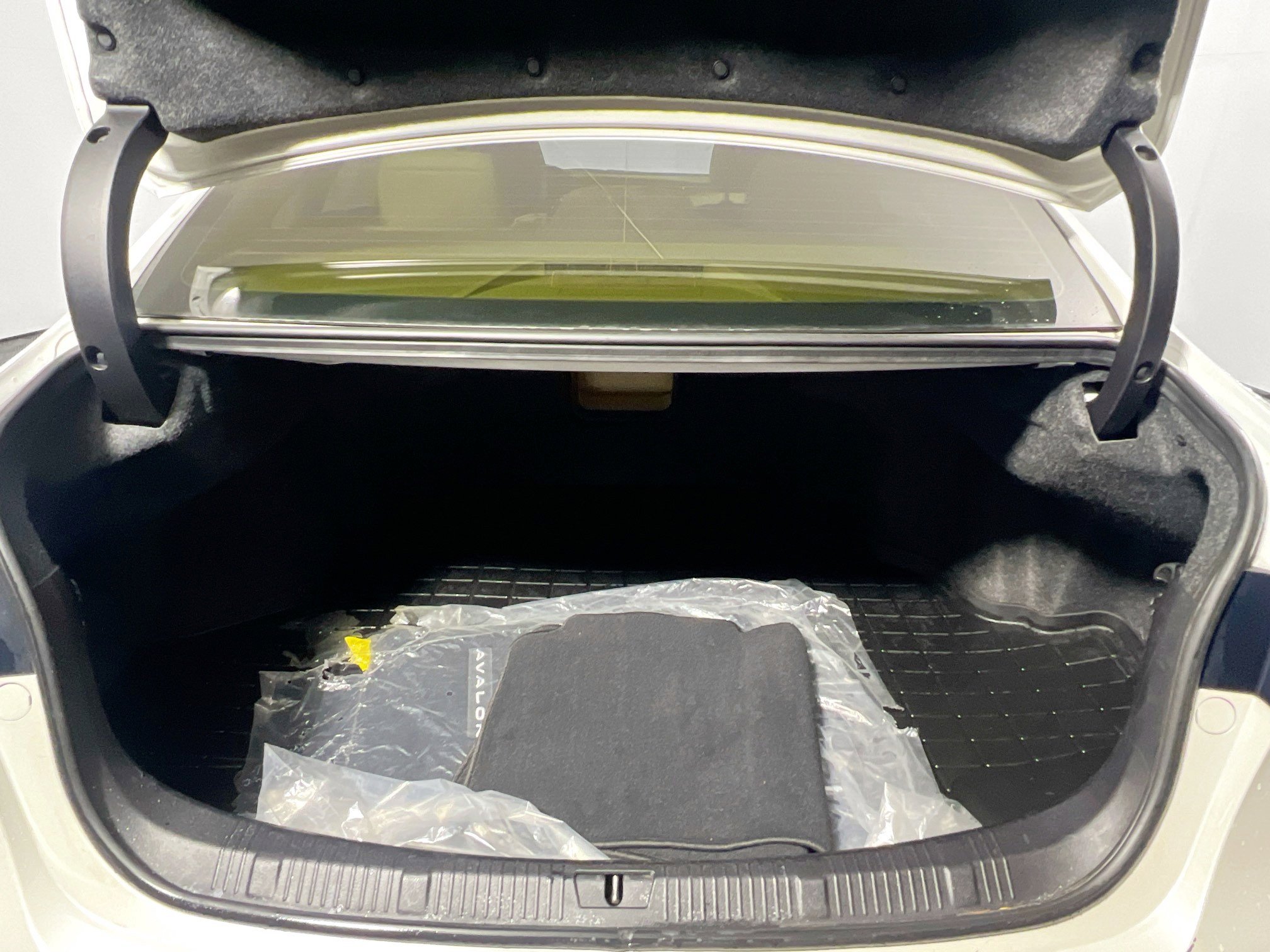 Used 2018 Toyota Avalon XLE Premium image 34