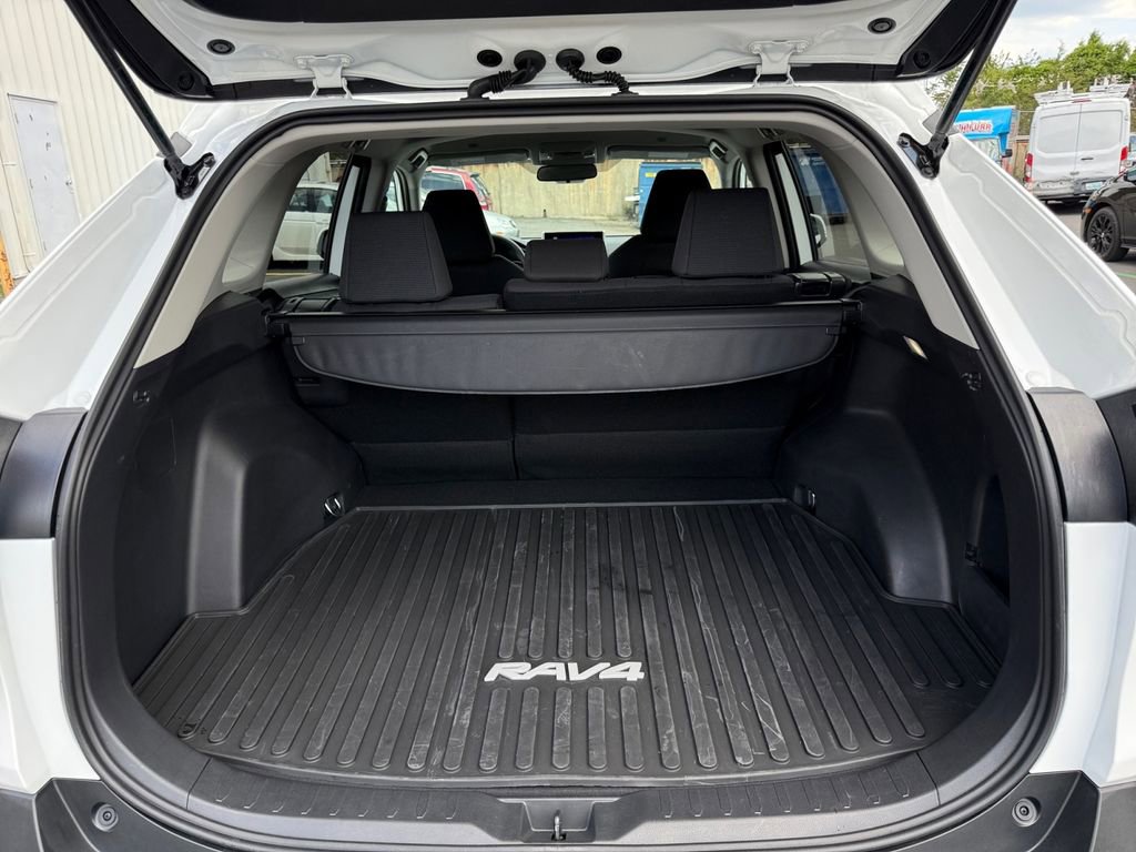 Used 2025 Toyota RAV4 LE AWD/4WD image 22