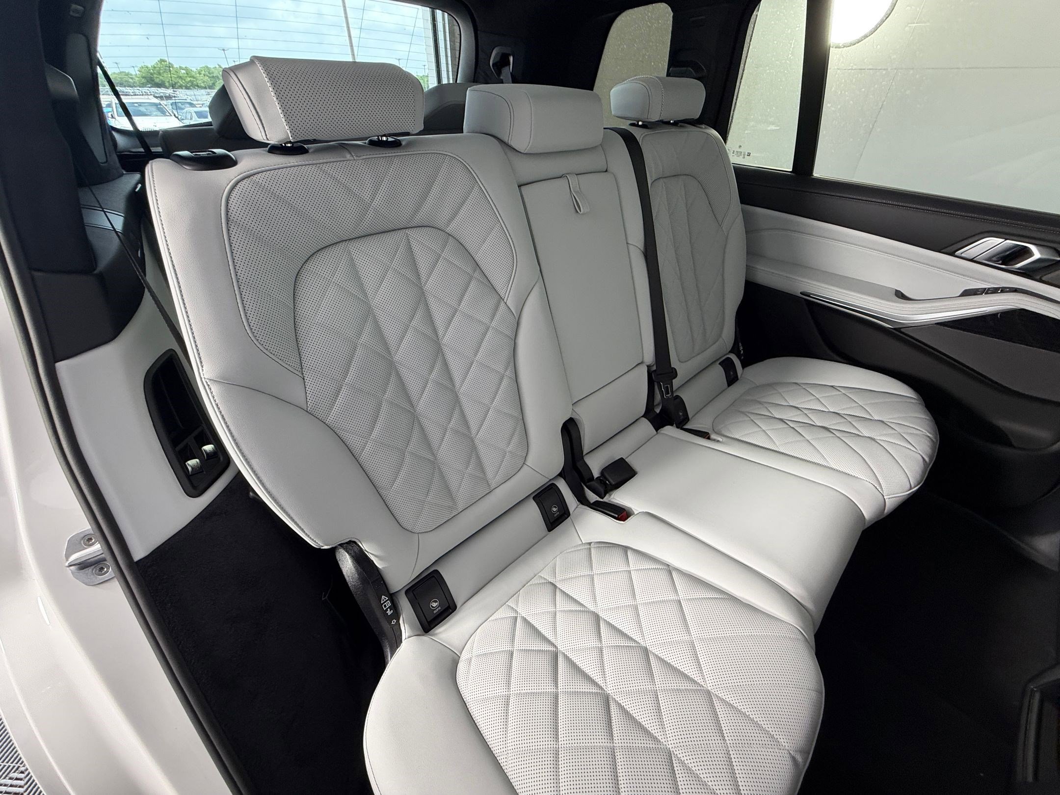 New 2027 BMW X7 xDrive40i w/ M Sport Package AWD/4WD image 32