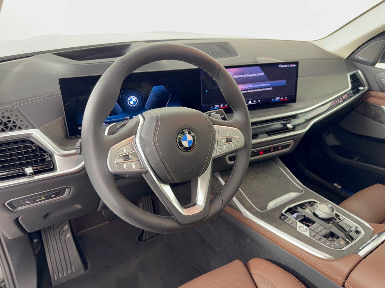 Used 2026 BMW X7 xDrive40i w/ Executive Package AWD/4WD image 4