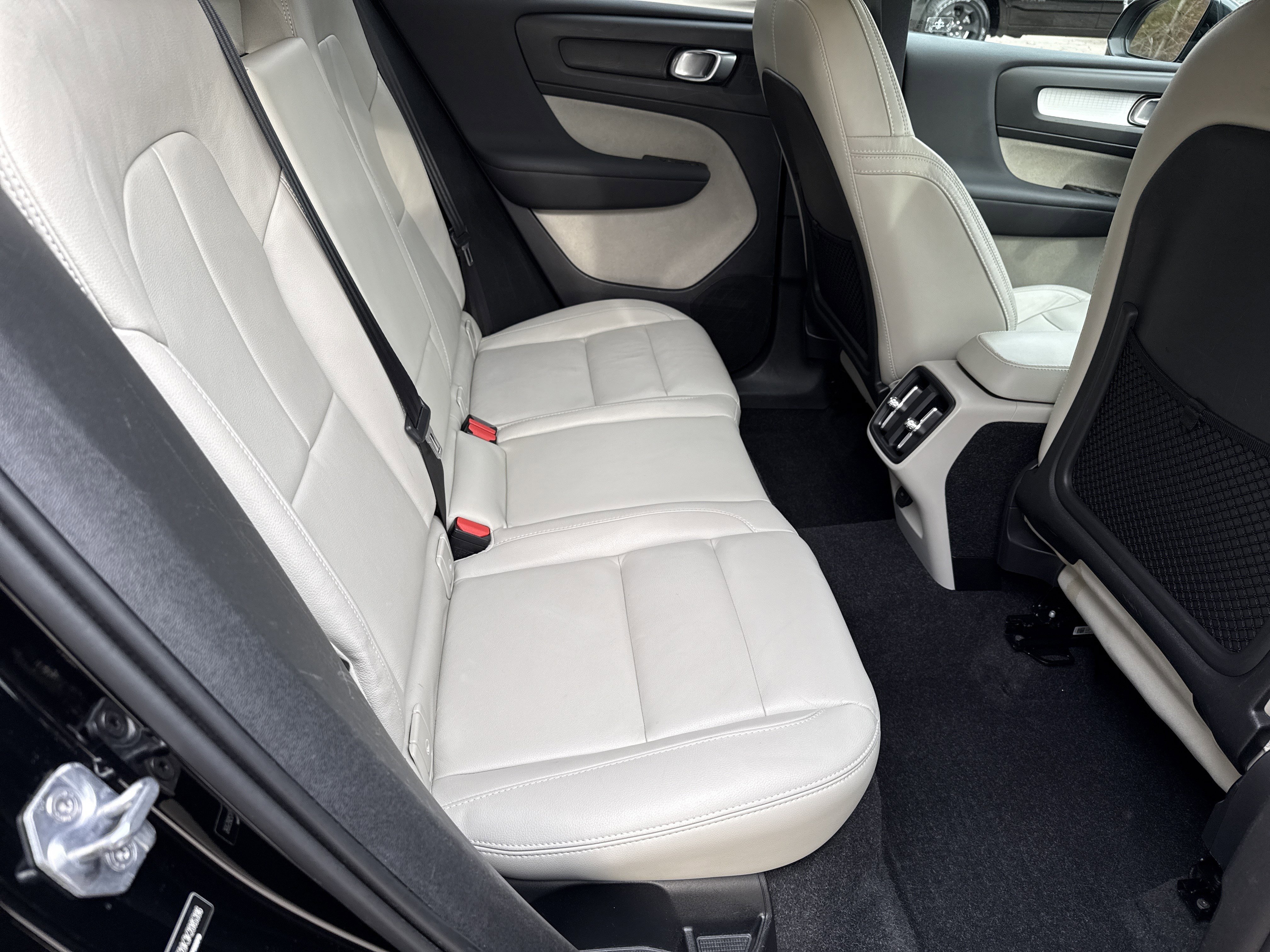 Used 2019 Volvo XC40 T5 Momentum image 15