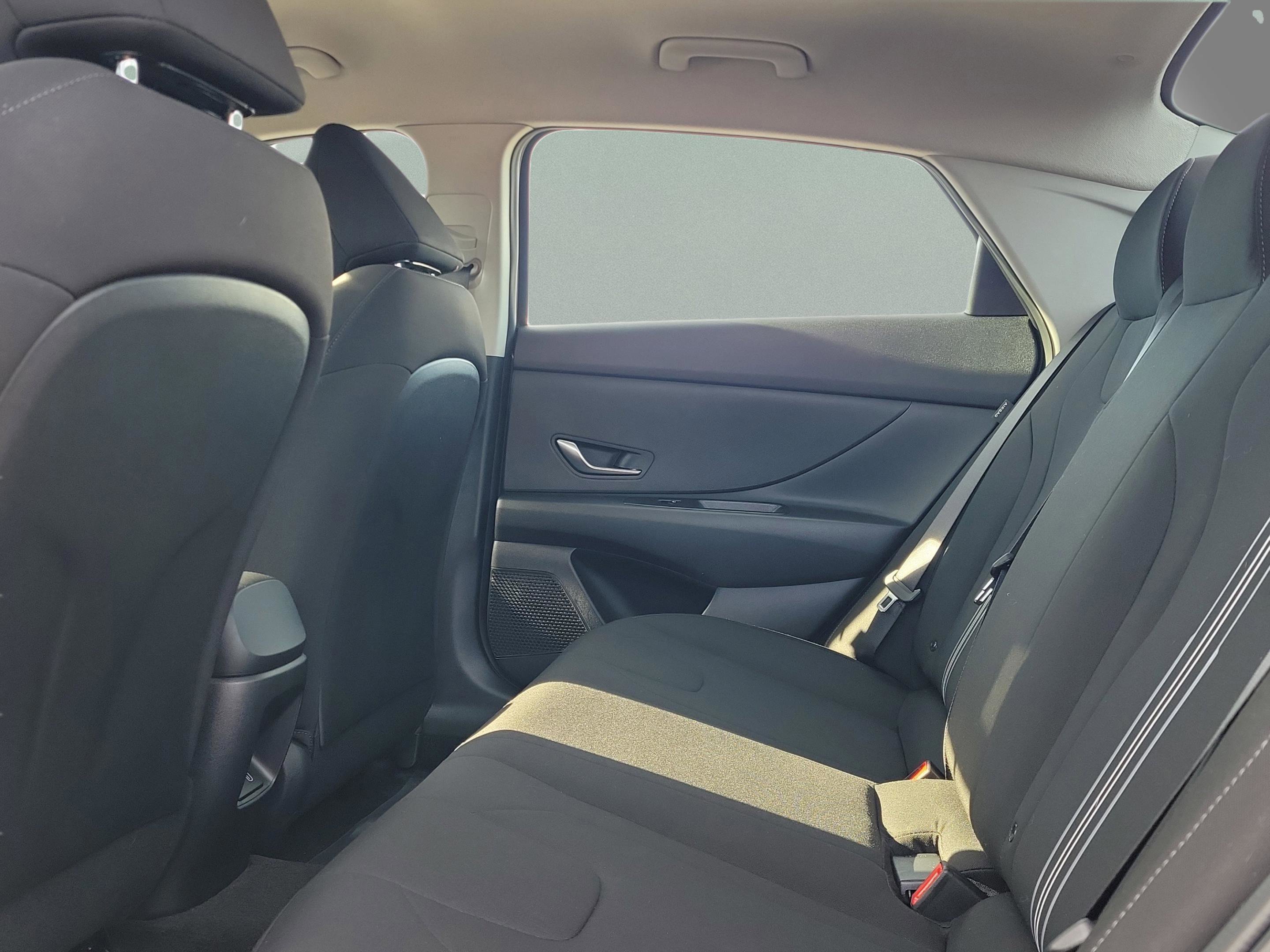 Used 2025 Hyundai Elantra Blue image 5