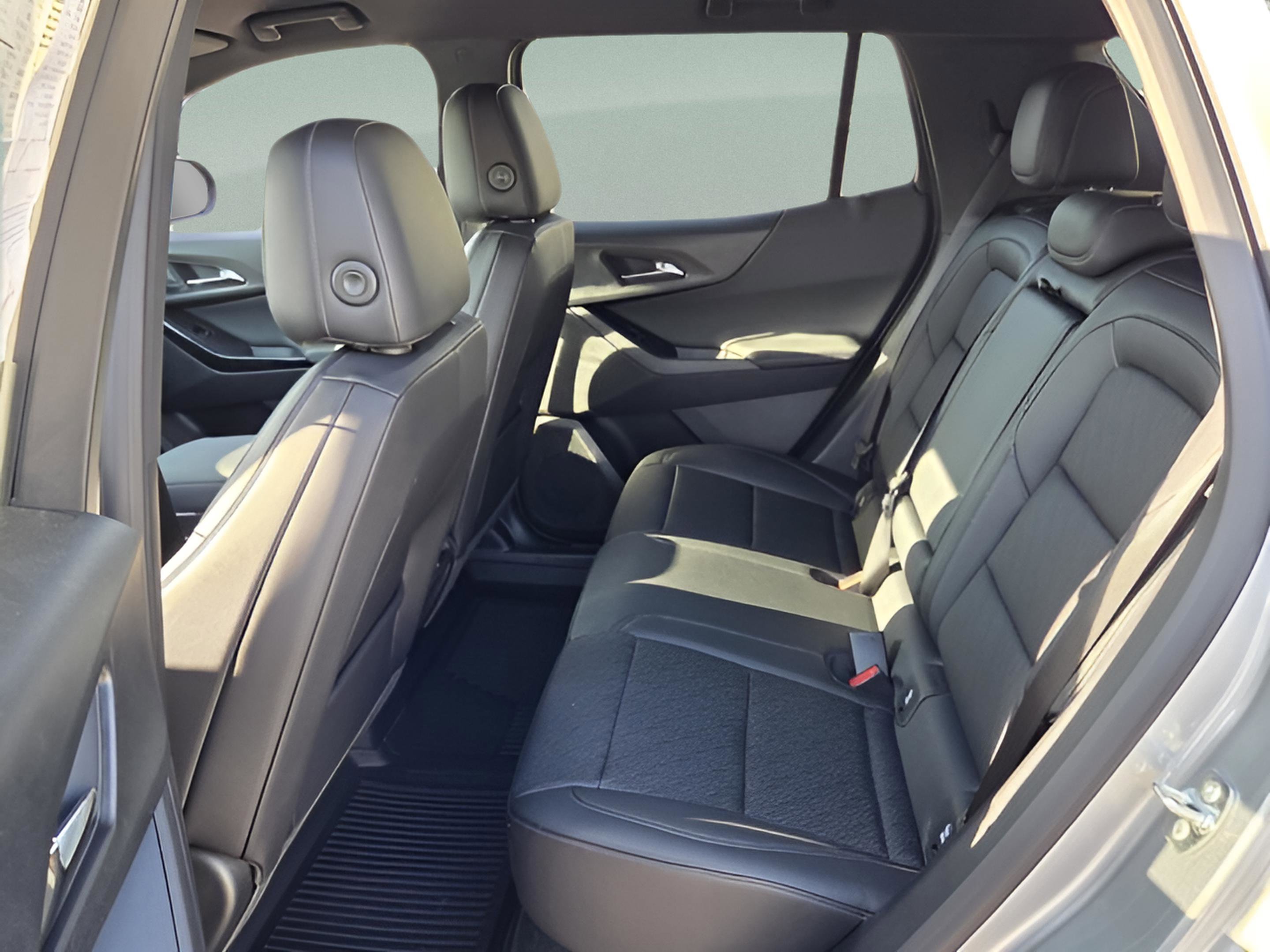 New 2026 Chevrolet Equinox LT w/ Convenience Package II FWD image 31