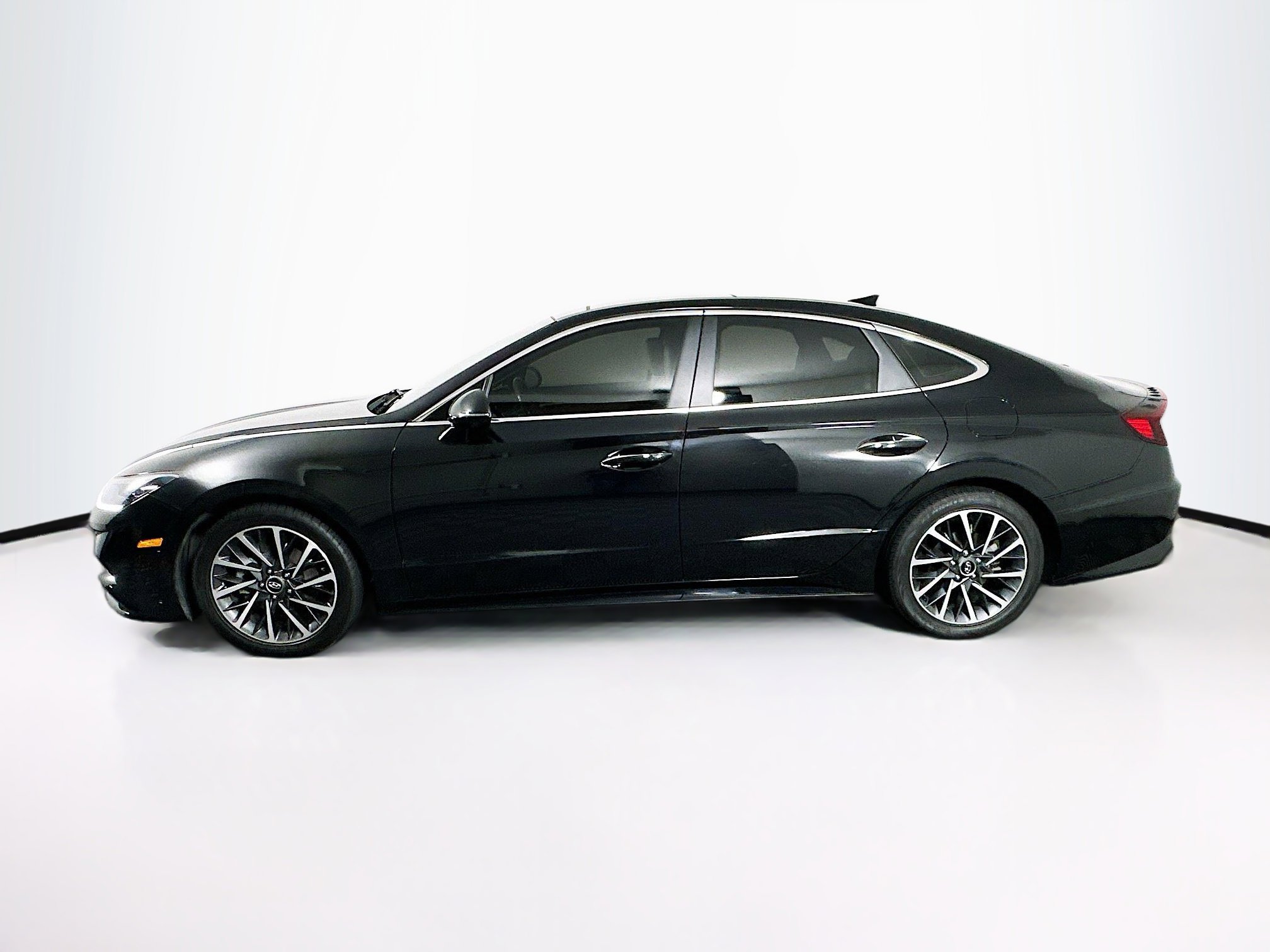 Used 2020 Hyundai Sonata Limited w/ Cargo Package FWD image 4