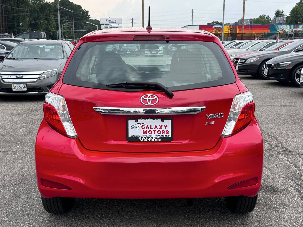 Used 2012 Toyota Yaris LE FWD image 9