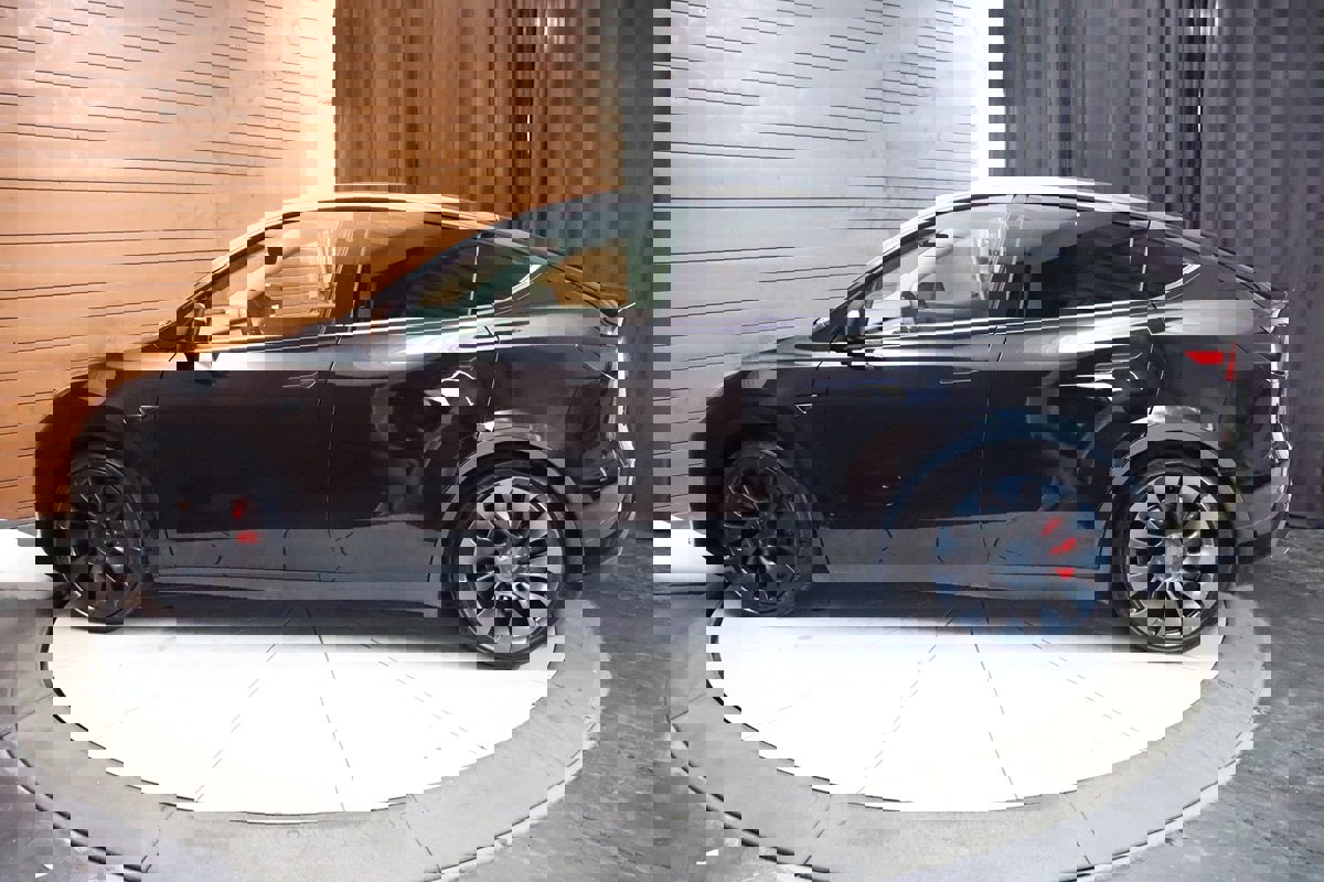 Used 2022 Tesla Model Y Performance image 9