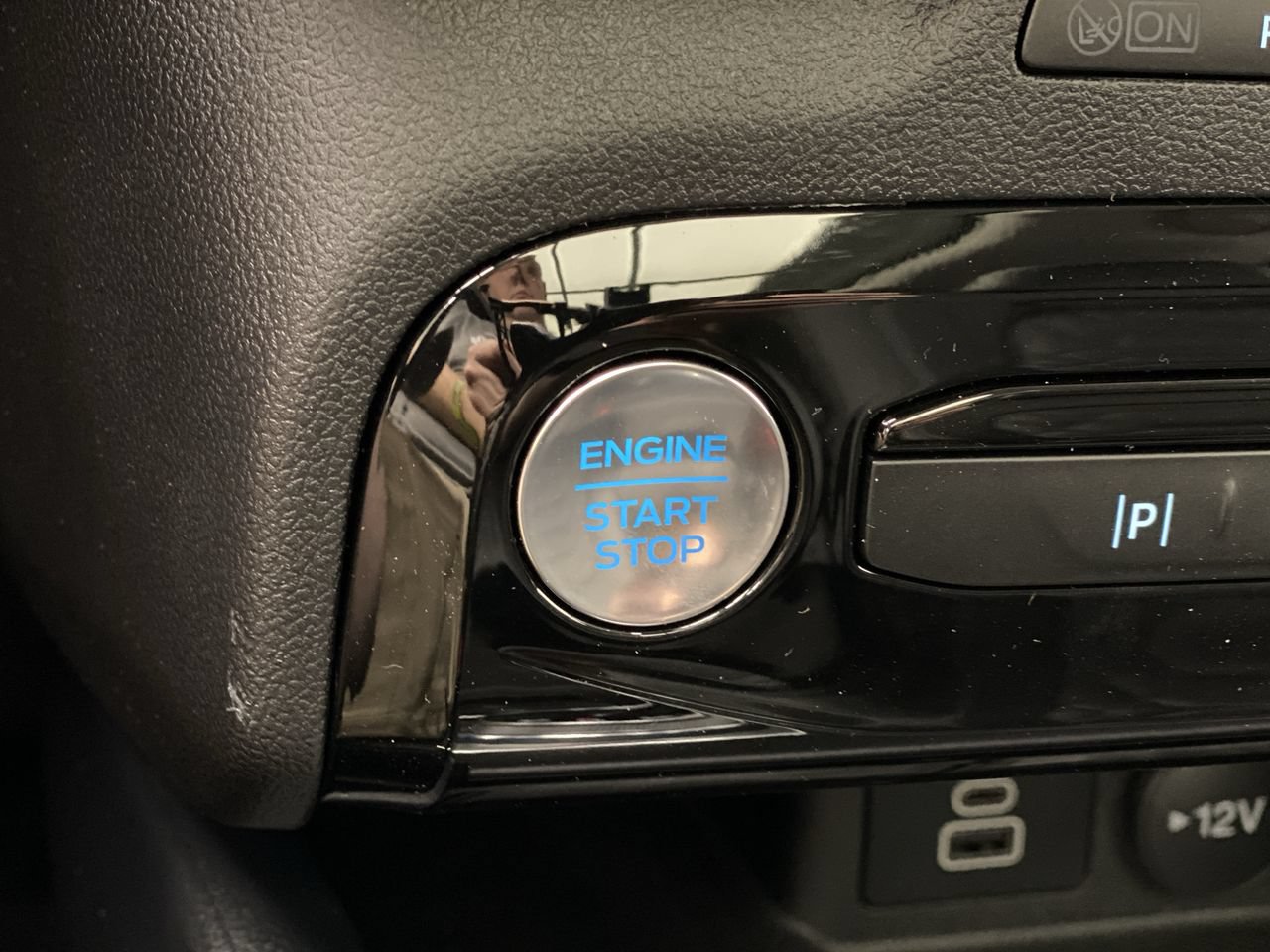 New 2024 Ford Escape SE w/ PHEV Premium Package FWD image 21