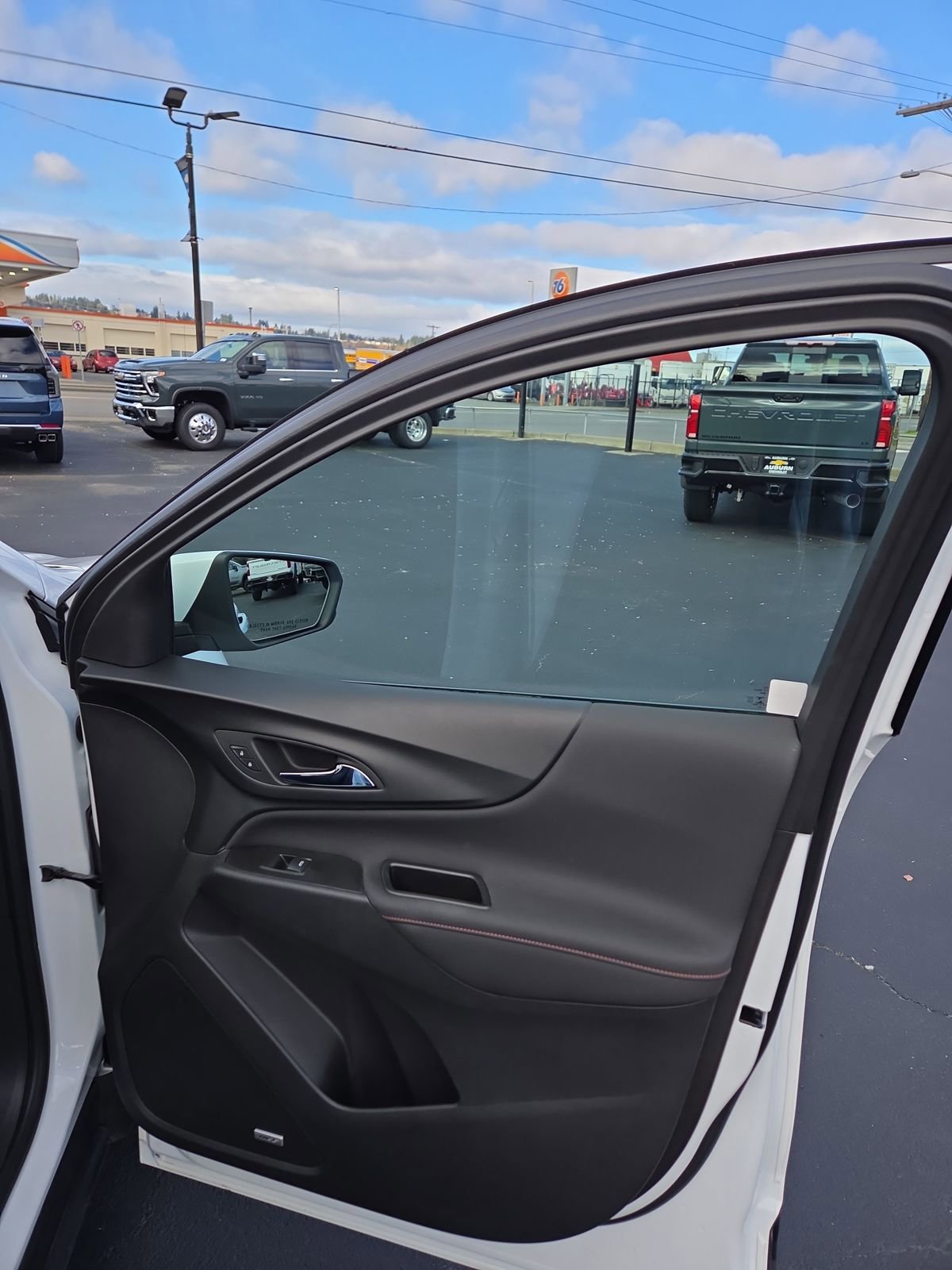 Used 2022 Chevrolet Equinox RS w/ RS Leather Package image 12