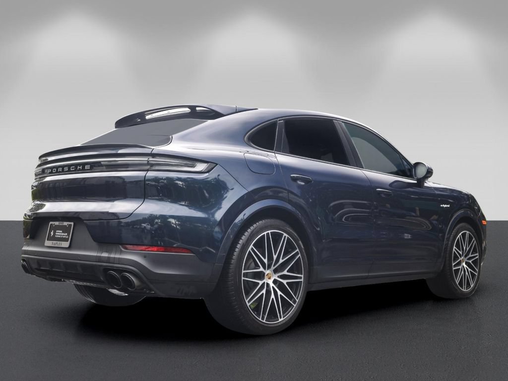Used 2024 Porsche Cayenne Coupe AWD/4WD image 3