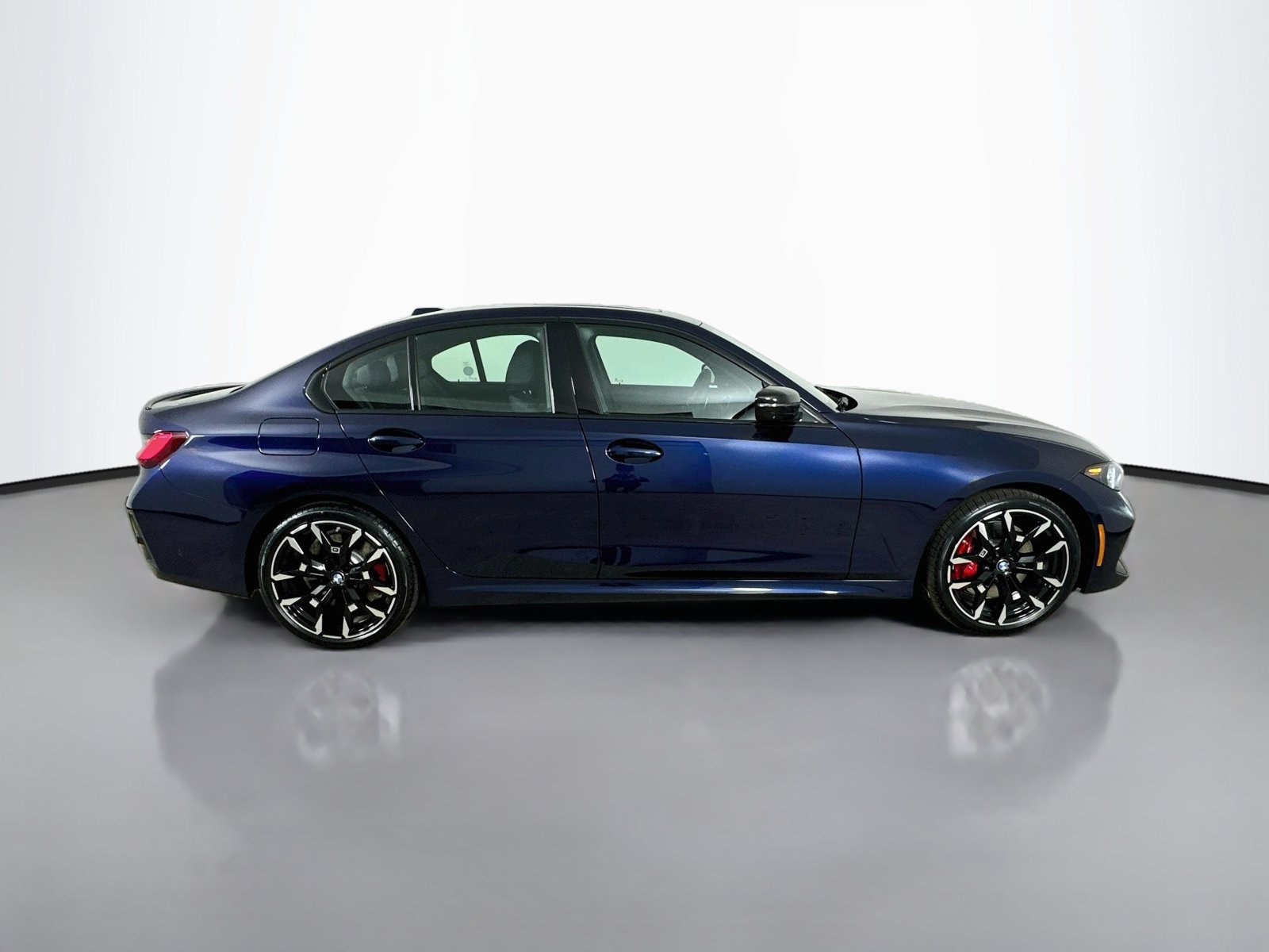 New 2026 BMW 330i xDrive Sedan w/ M Sport Package AWD/4WD image 4