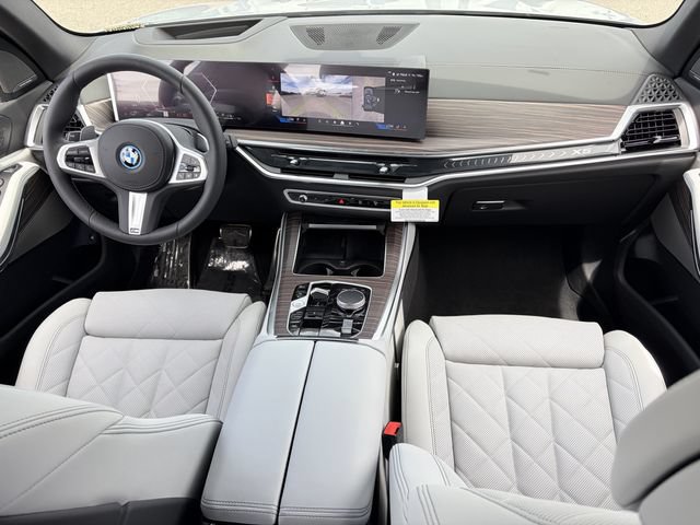 Used 2026 BMW X5 xDrive50e w/ M Sport Package AWD/4WD image 14