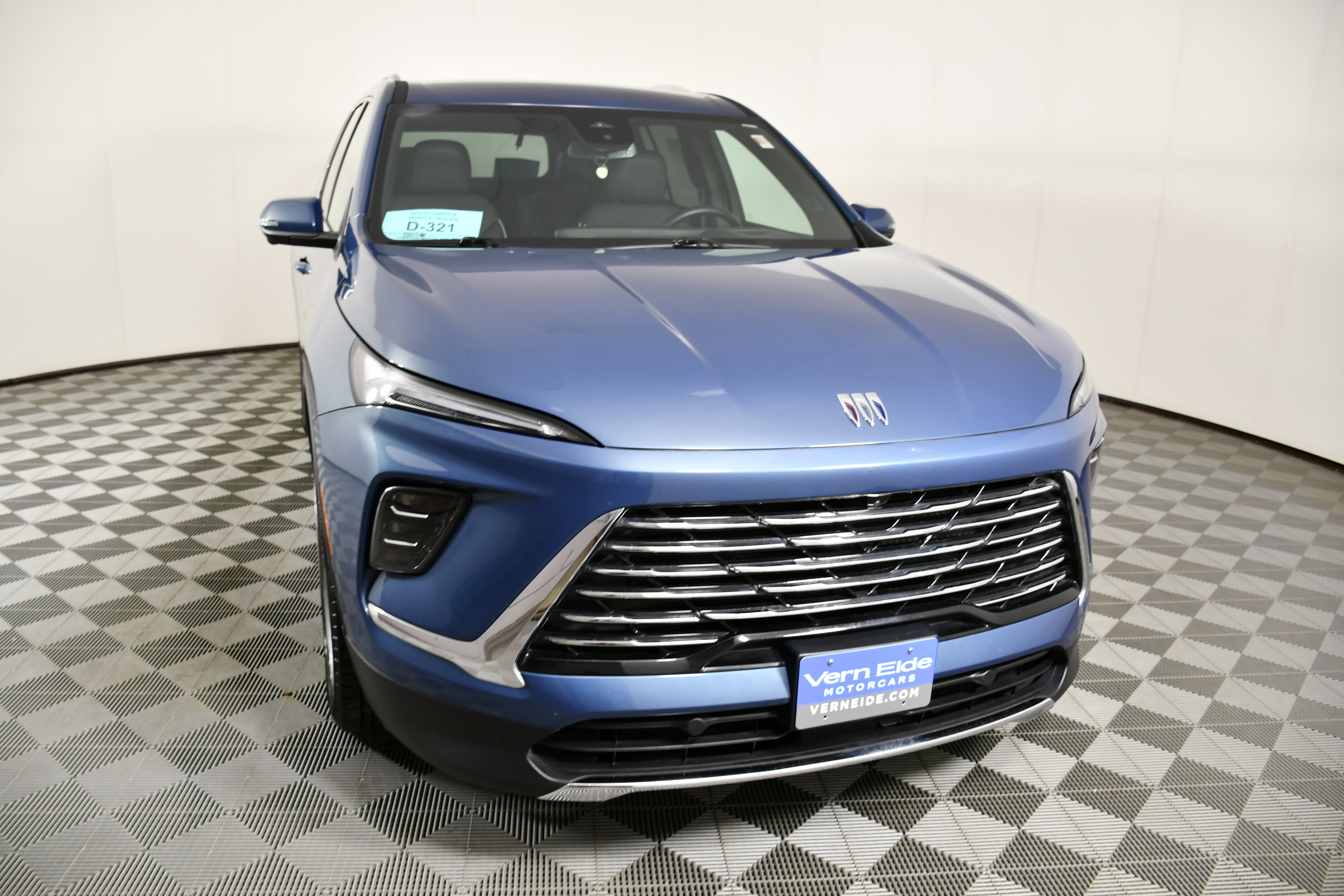 Used 2025 Buick Enclave Preferred image 3