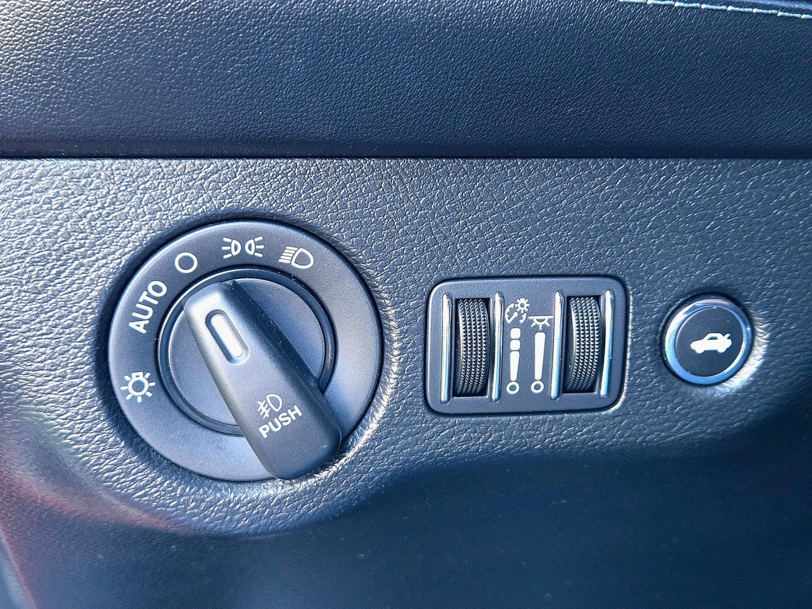 Used 2022 Dodge Challenger SXT w/ Plus Package image 21