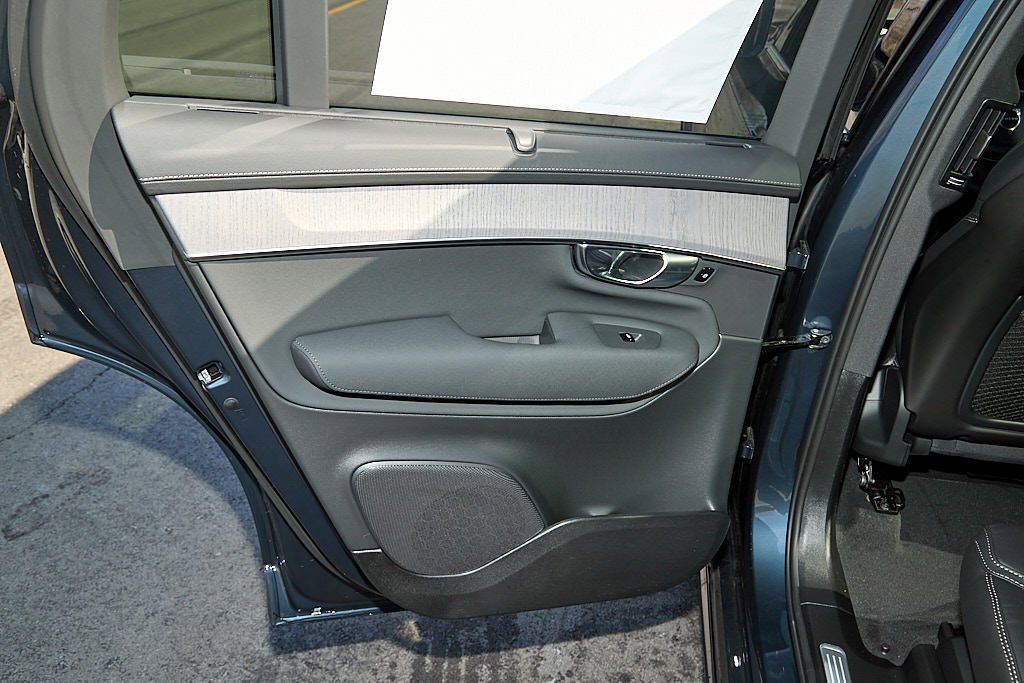New 2026 Volvo XC90 B6 Ultra w/ Protection Package image 18