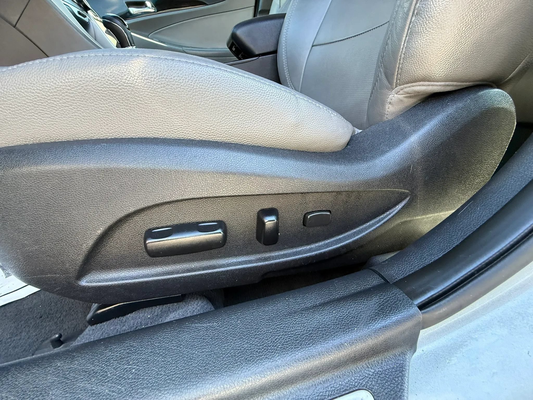 Used 2012 Hyundai Sonata Limited FWD image 18