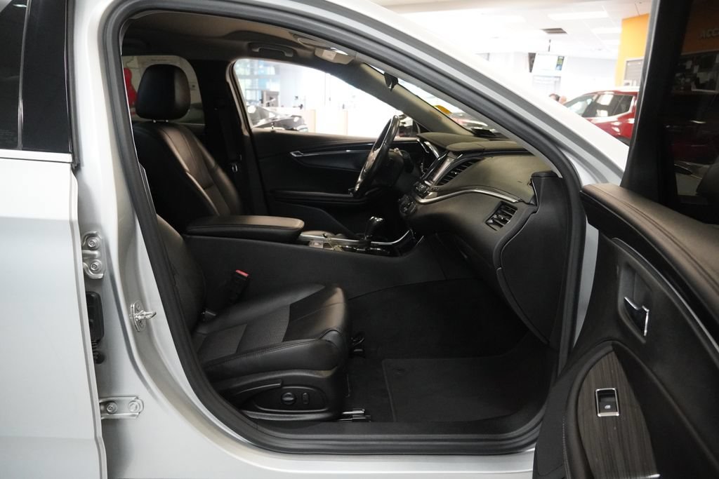 Used 2018 Chevrolet Impala LT FWD image 9