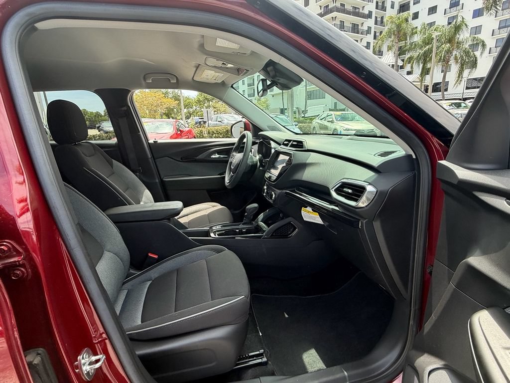 Certified 2023 Chevrolet TrailBlazer LT w/ Convenience Package FWD image 16
