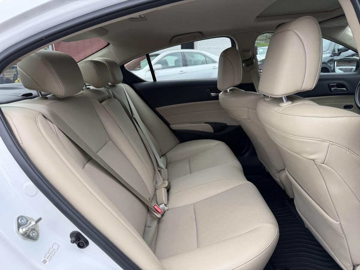 Used 2017 Acura ILX FWD image 11