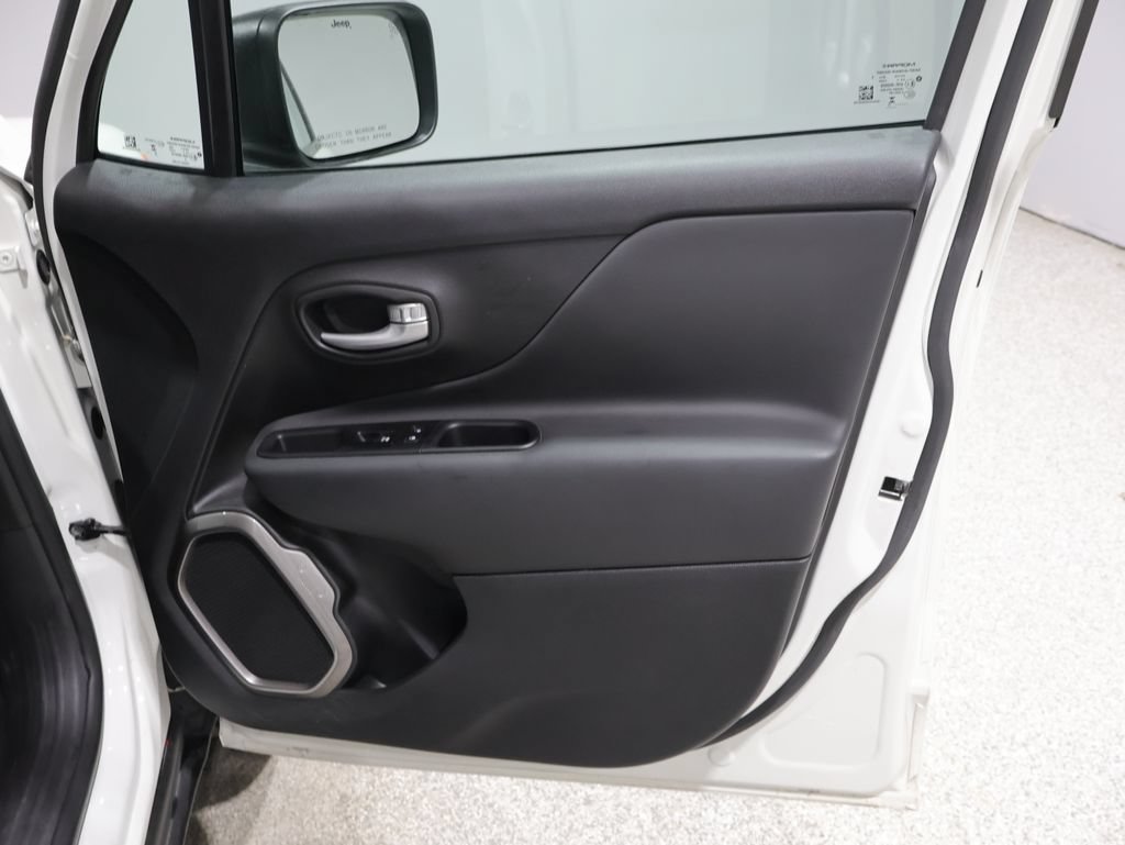 Certified 2023 Jeep Renegade Latitude w/ Premium Group AWD/4WD image 25