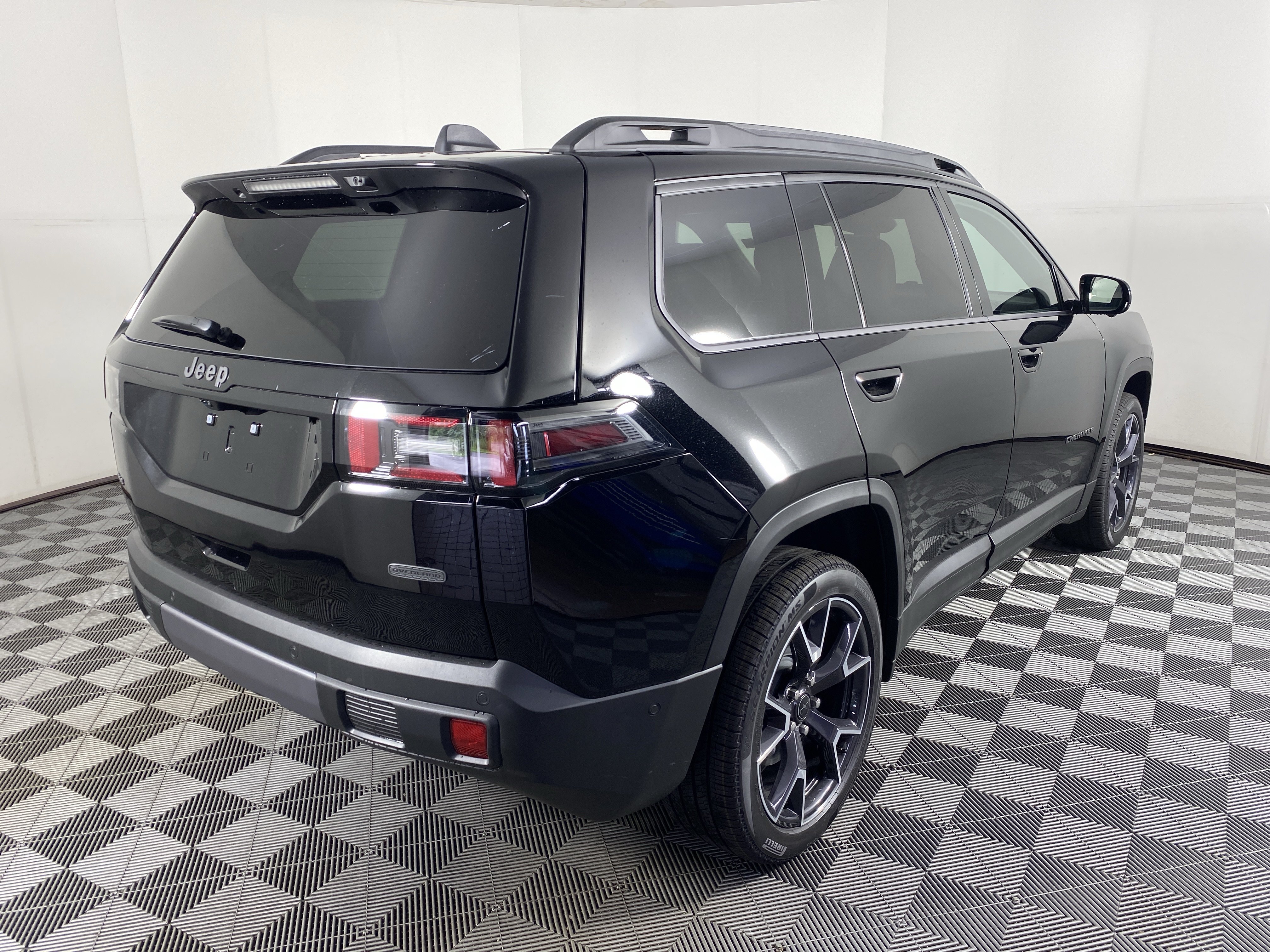 New 2026 Jeep Cherokee Overland w/ Advanced Pro Tech Group AWD/4WD image 8