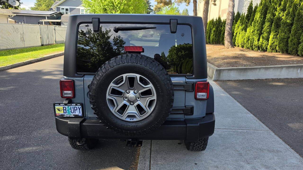 Used 2015 Jeep Wrangler Unlimited Rubicon w/ Connectivity Group AWD/4WD image 6