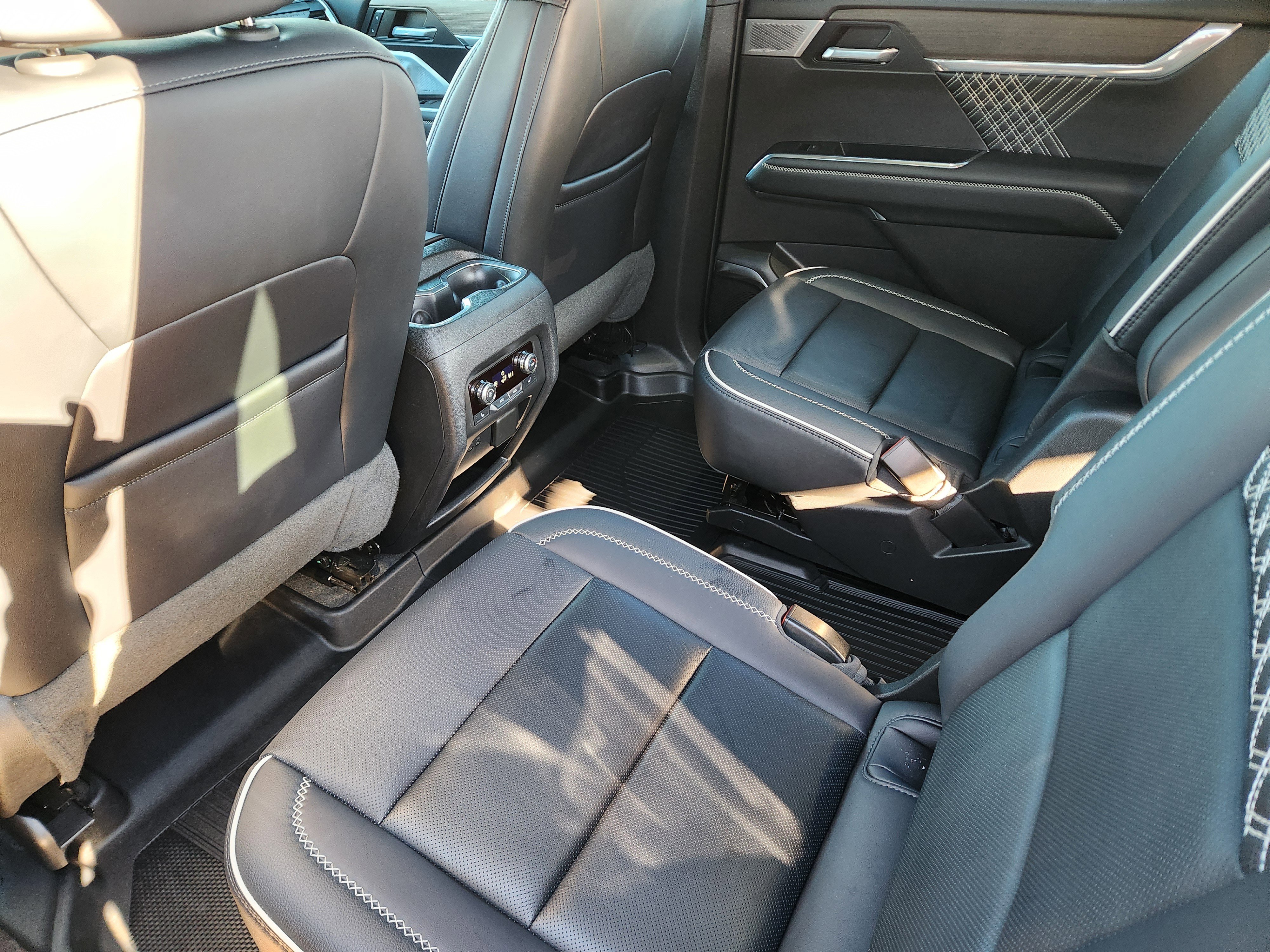 Used 2024 GMC Acadia Denali w/ Super Cruise Package image 35