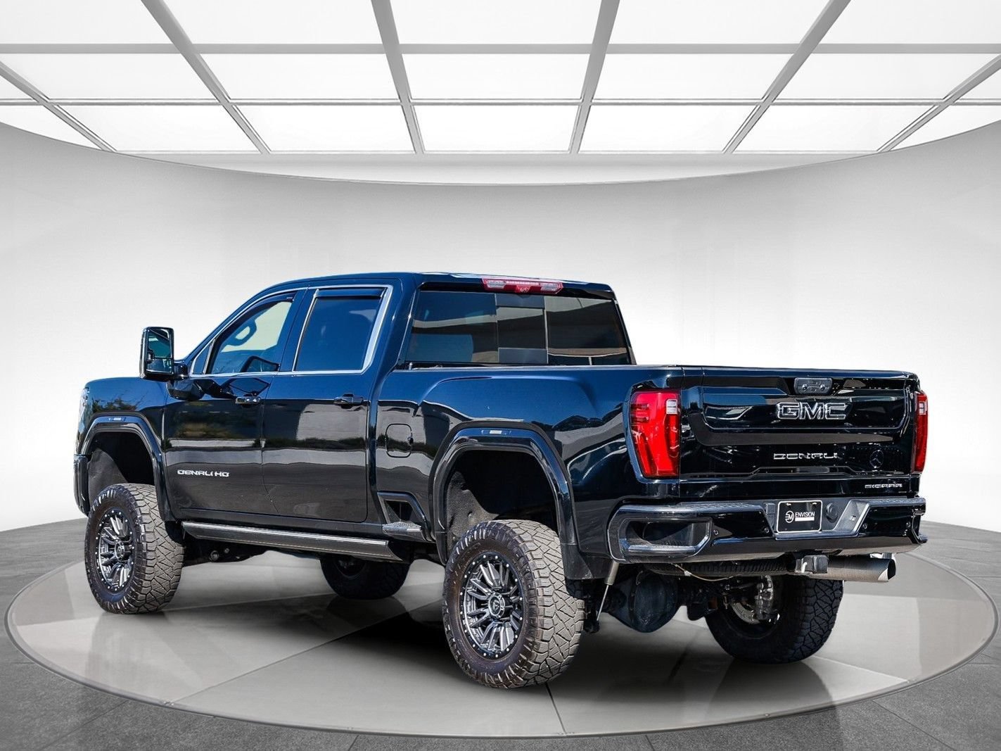 Used 2024 GMC Sierra 3500 Denali Ultimate AWD/4WD image 3
