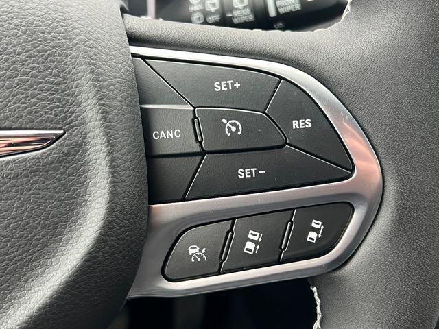 New 2026 Chrysler Pacifica Select AWD/4WD image 21