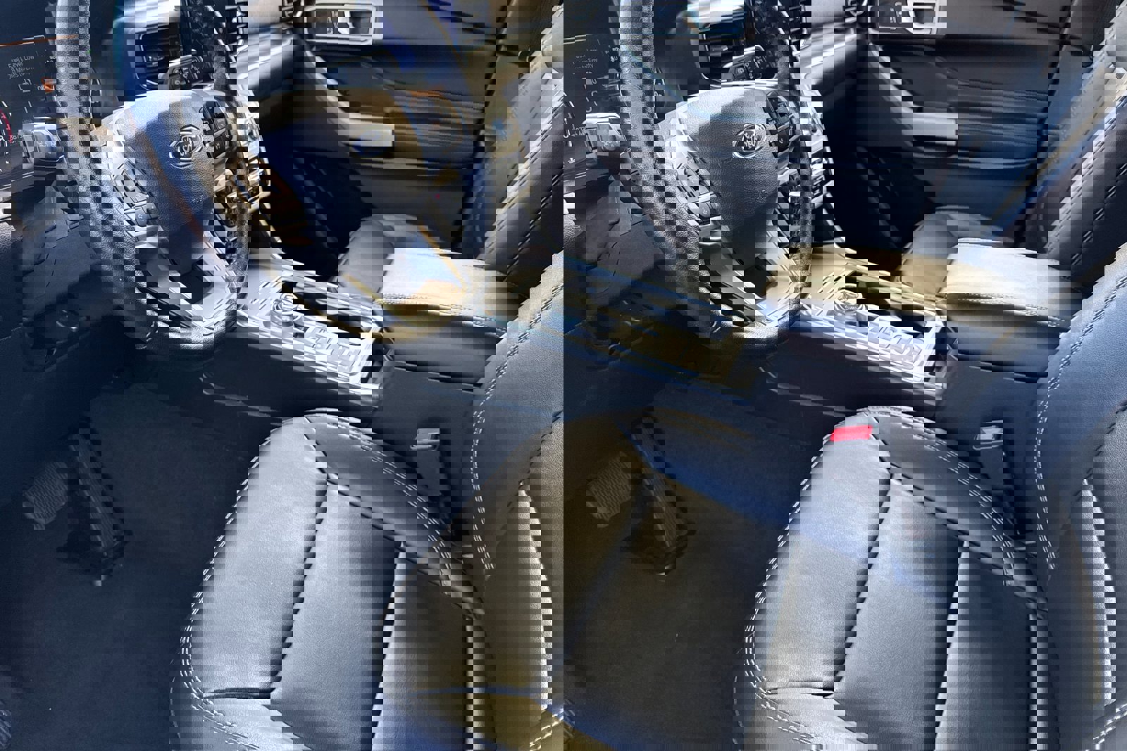 Certified 2022 Ford Explorer XLT w/ Equipment Group 202A image 11