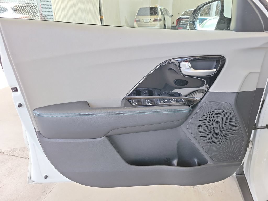 Used 2021 Kia Niro EX FWD image 15