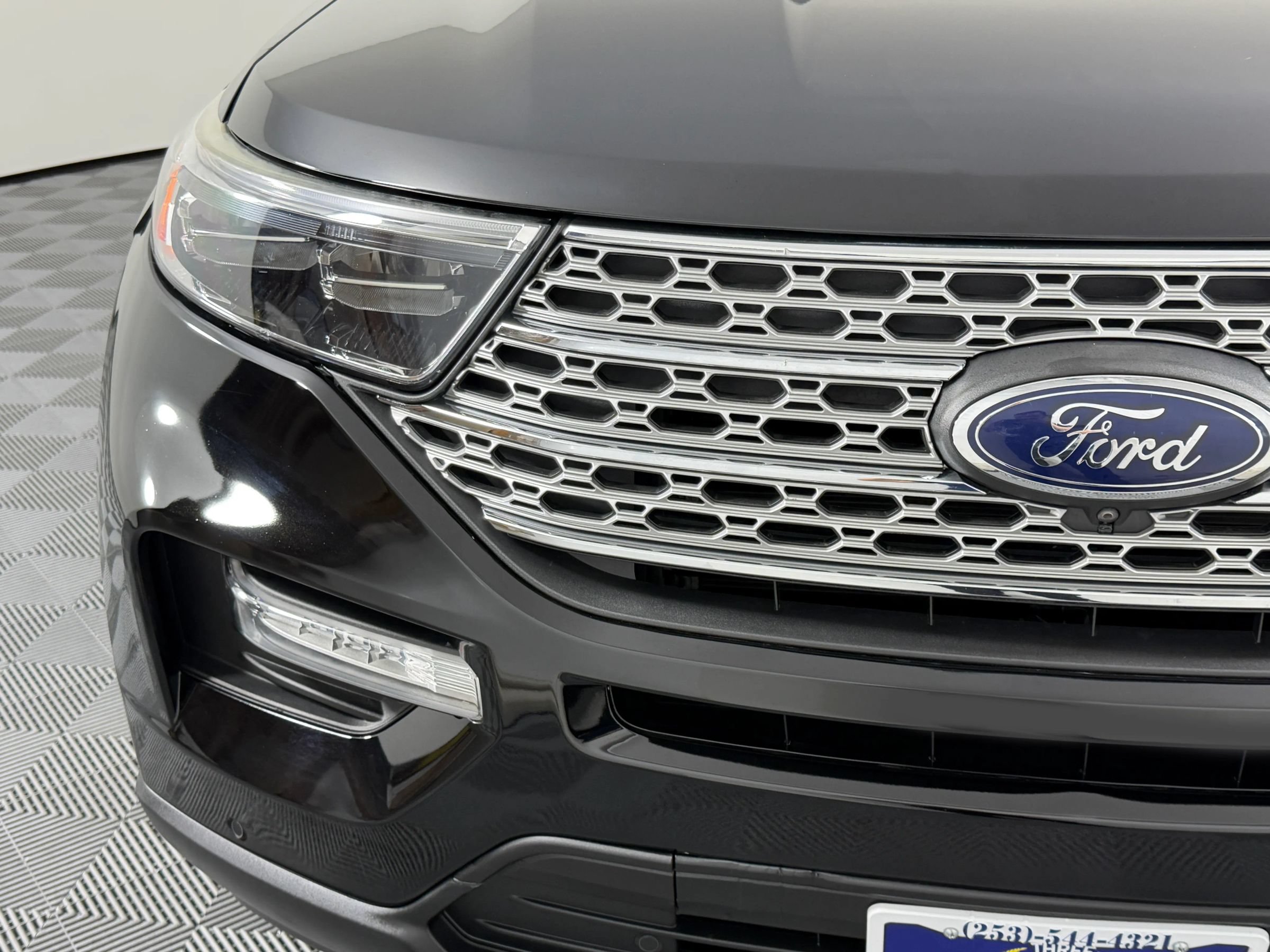 Used 2020 Ford Explorer Limited w/ Class III Trailer Tow Package AWD/4WD image 5