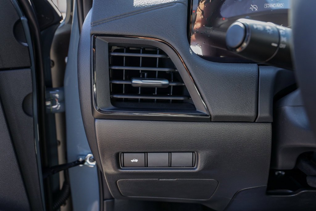 New 2027 Nissan Sentra SR FWD image 33
