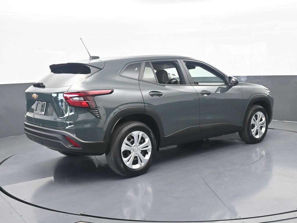 Used 2025 Chevrolet Trax LS FWD image 6