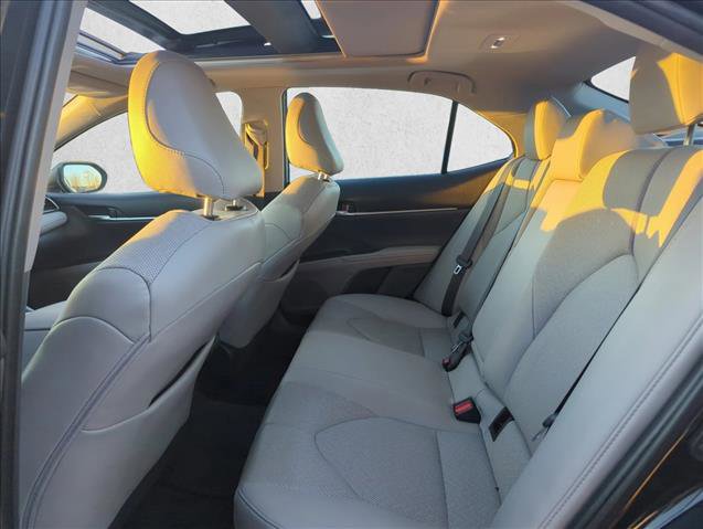 Used 2022 Toyota Camry XLE image 18