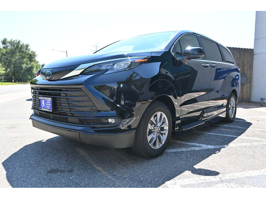 New 2025 Toyota Sienna XLE w/ XLE Plus Package AWD/4WD image 10