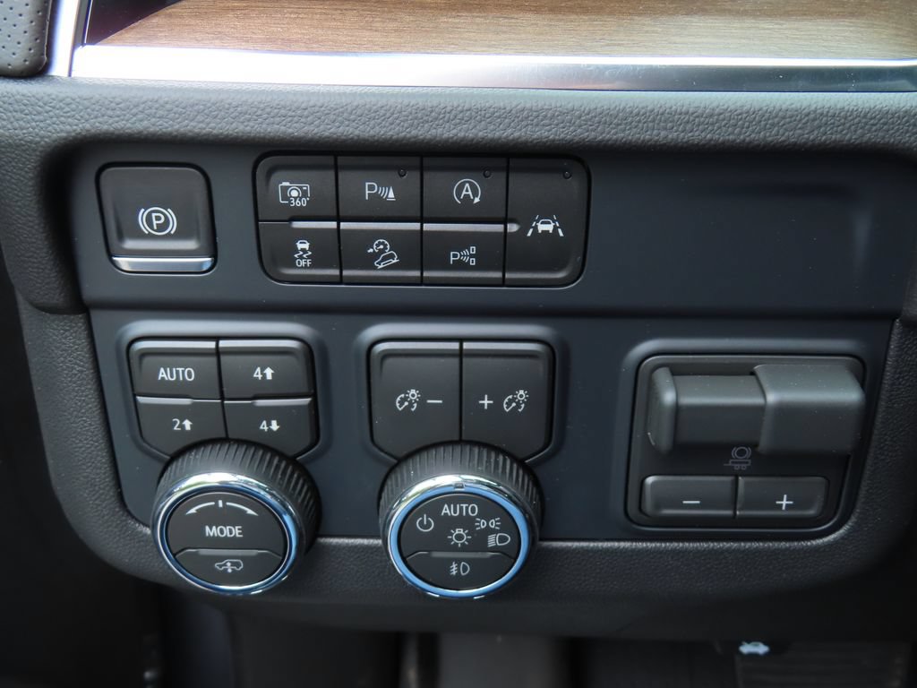 New 2026 Chevrolet Suburban High Country AWD/4WD image 14