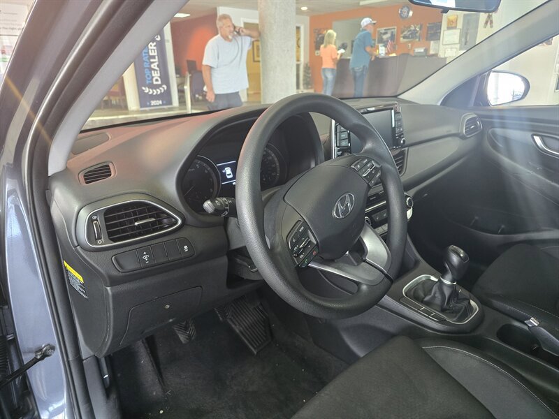 Used 2018 Hyundai Elantra GT FWD image 8
