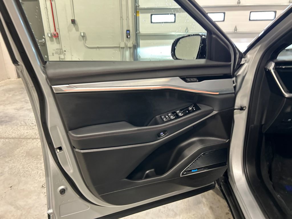 Used 2024 Jeep Wagoneer Launch Edition image 15