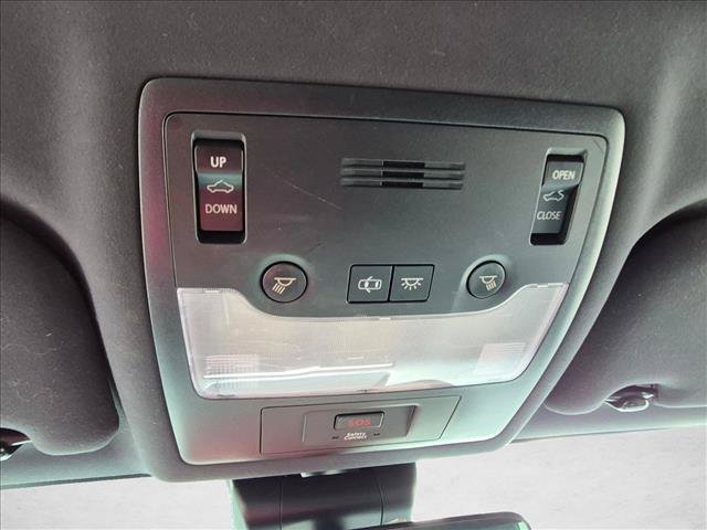 Used 2017 Lexus IS 200t F Sport w/ F Sport Package RWD image 6