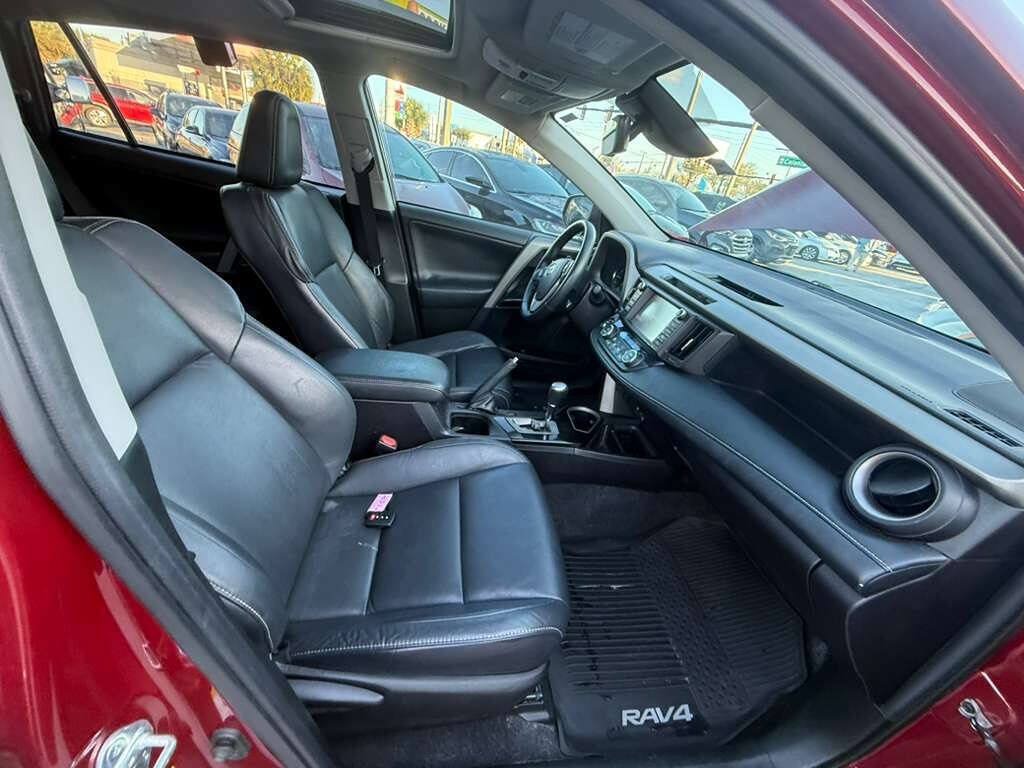 Used 2018 Toyota RAV4 Limited FWD image 3