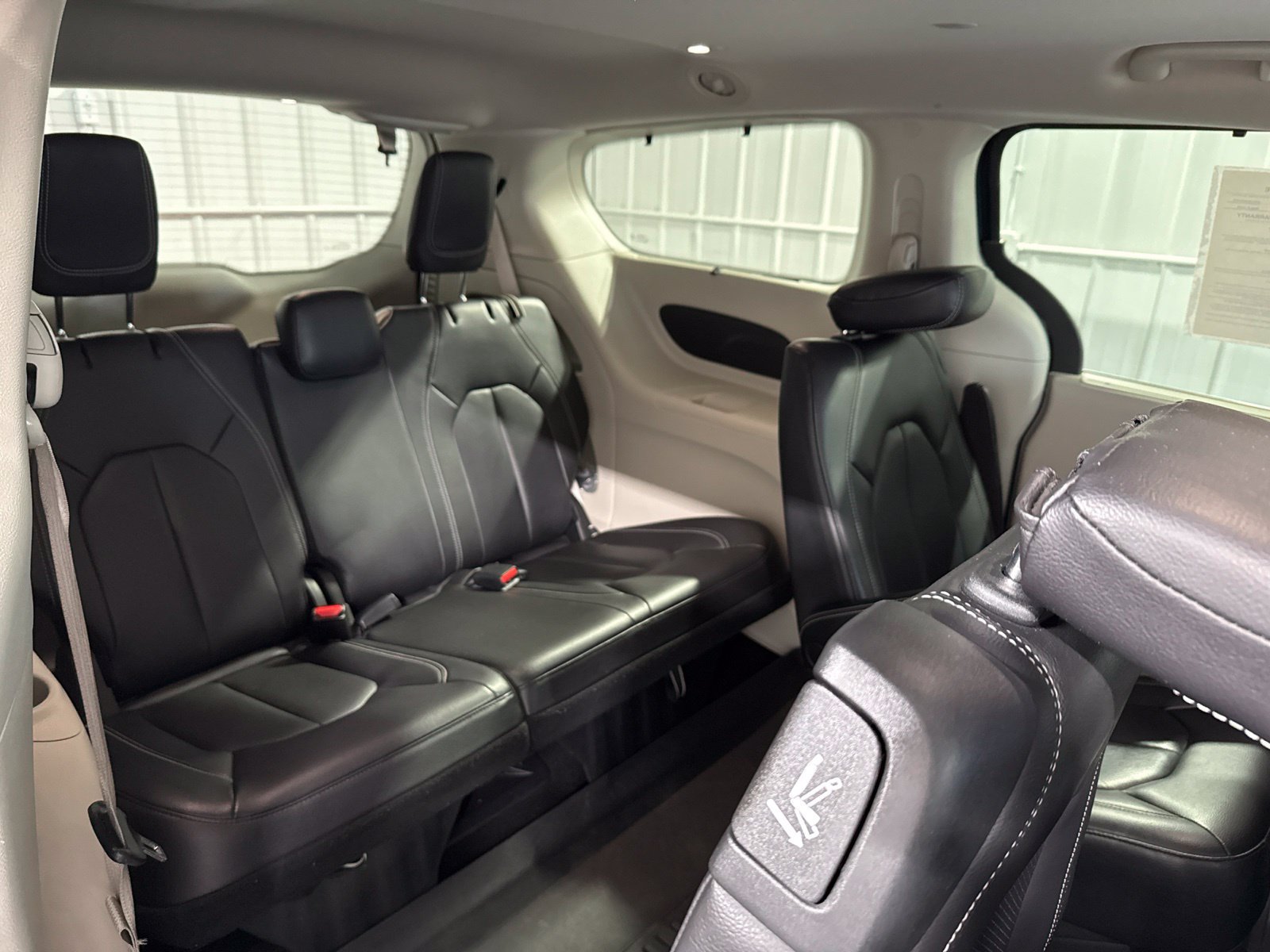 Used 2022 Chrysler Pacifica Touring-L AWD/4WD image 15