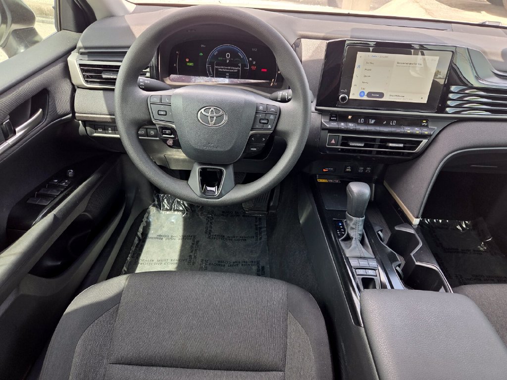 Used 2025 Toyota Camry LE FWD image 9