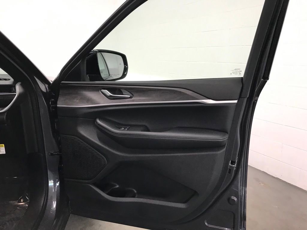 New 2025 Jeep Grand Cherokee L Limited image 40