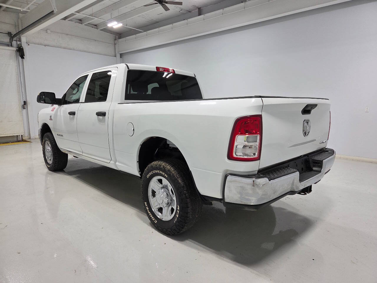 Used 2022 RAM 2500 Tradesman w/ Chrome Appearance Group AWD/4WD image 5