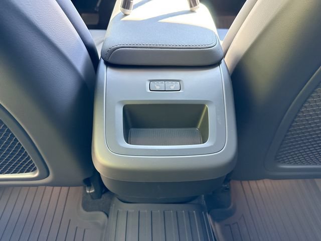 New 2027 Volvo XC60 B5 Plus AWD/4WD image 23