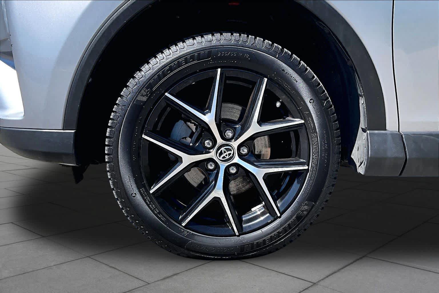 Used 2018 Toyota RAV4 SE AWD/4WD image 11