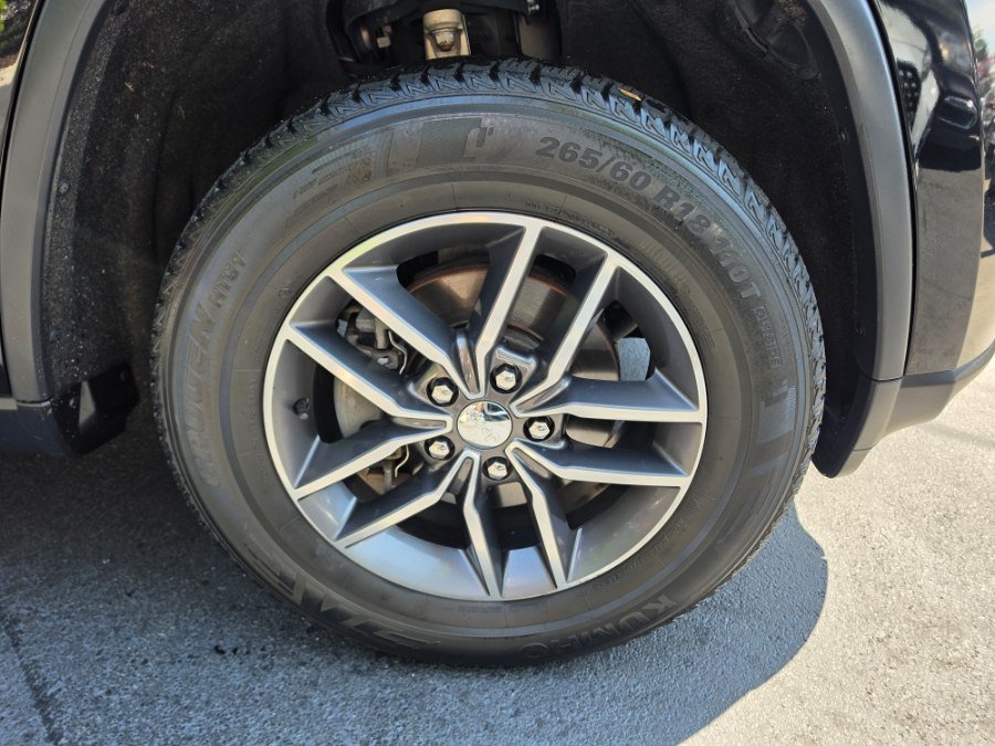 Used 2018 Jeep Grand Cherokee Limited AWD/4WD image 12